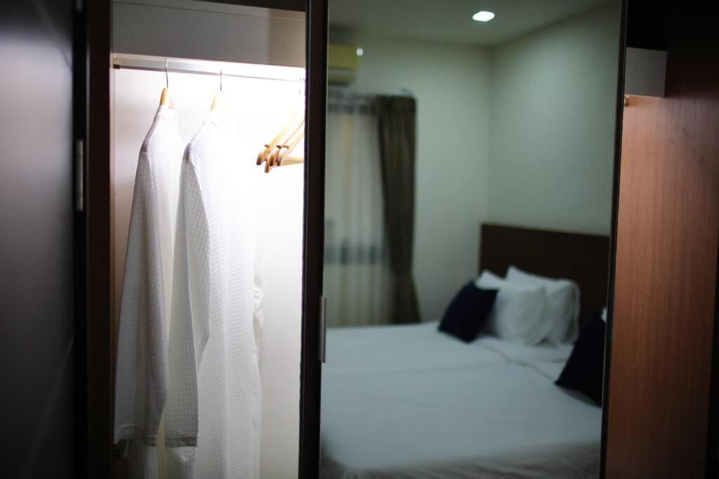 Specious Luxury 2 Bedrooms Apt. Chiang Mai Exterior foto